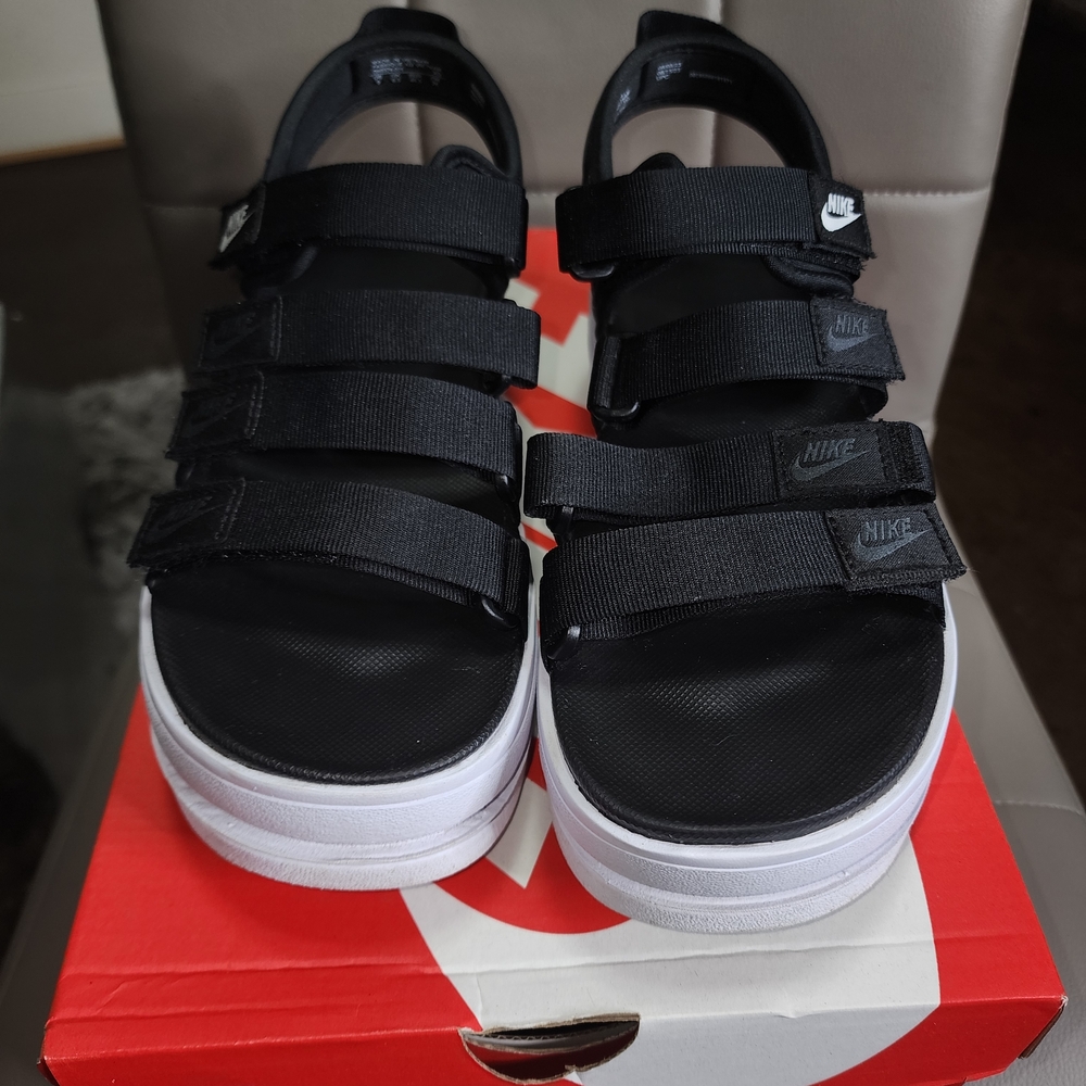 Nike Black and WhitevIcon Classic Platform Sandals 9